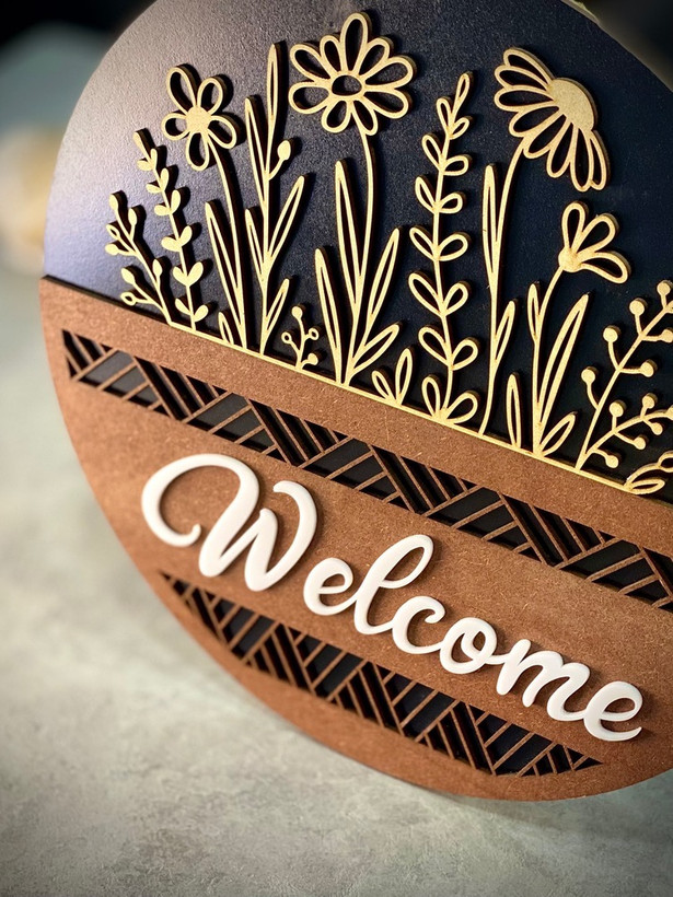 تابلو گرد چوبی Welcome با گلهای تزئینی و قابلیت نصب آویز یا چسبدار