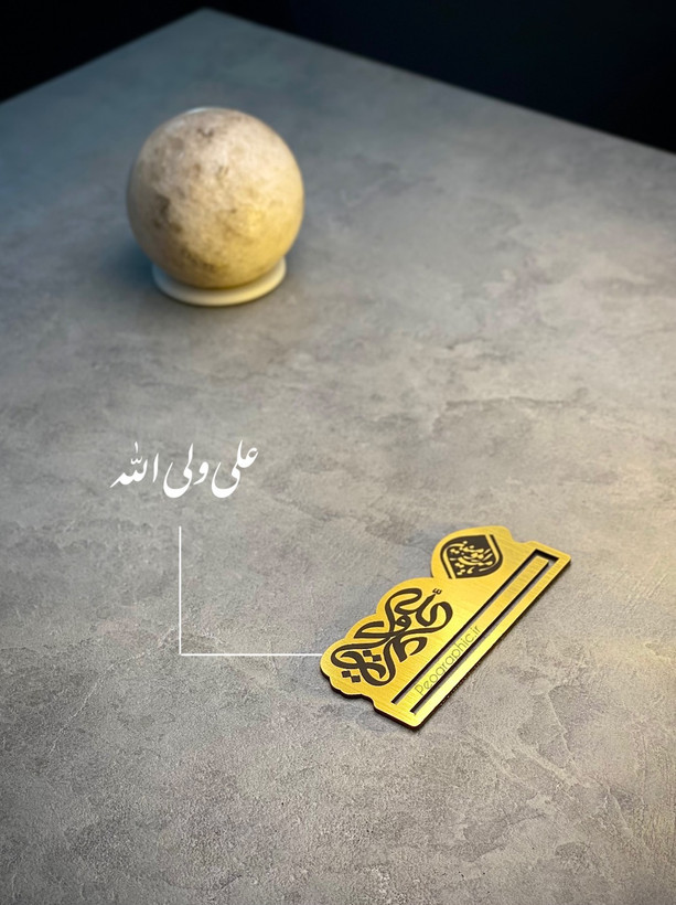گیره متن طلایی برای قرار دادن نوشته اختصاصی یا پول لوله شده